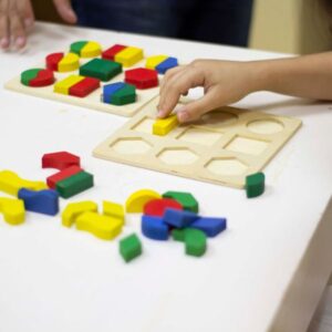 Jeu d&rsquo;Encastrement Formes Géométriques en Bois
